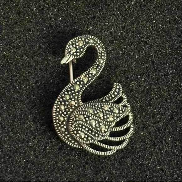 Sterling Silver‎ Swan Brooch with Marcasite Stones Thailand - Picture 2 of 9
